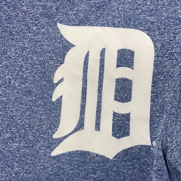 Detroit Tigers athletic shirt 💙 - Picture 2 of 3